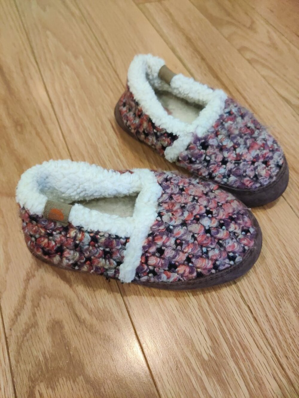 Acorn Slippers size toddler 10-11